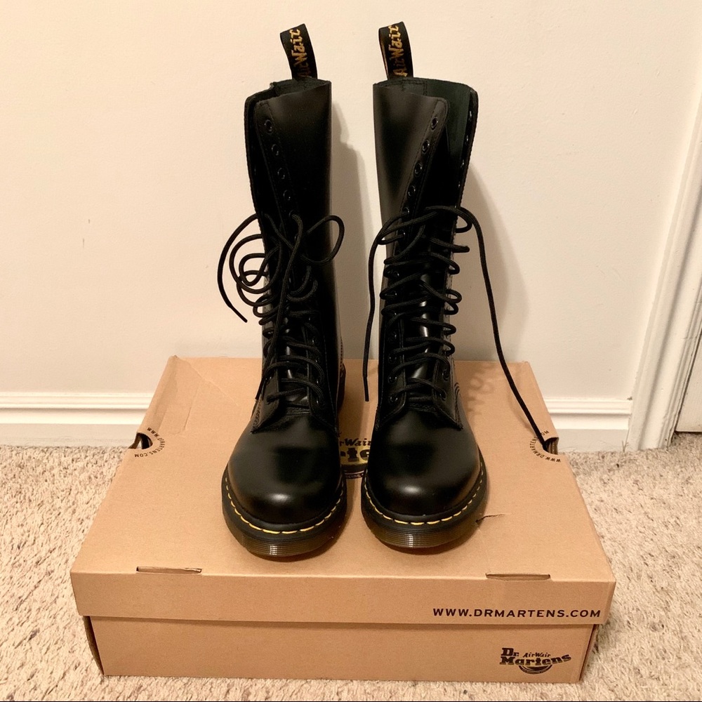 NIB 14 Eye Dr. Martens Boots Smooth Black Women’s
